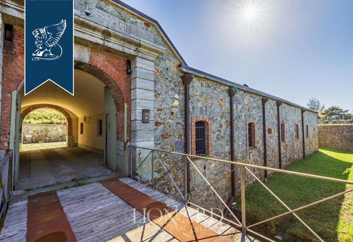 Image No.15-5 Bed Property for sale