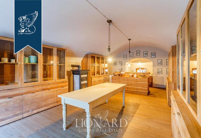 Image No.20-5 Bed Property for sale