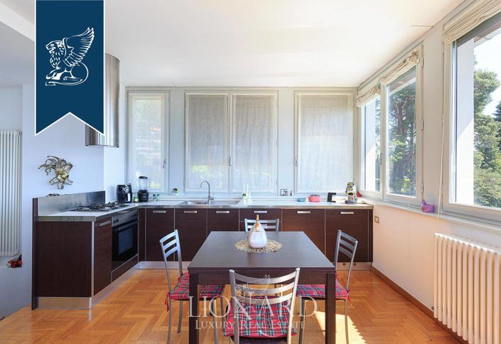 Image No.8-8 Bed Villa for sale