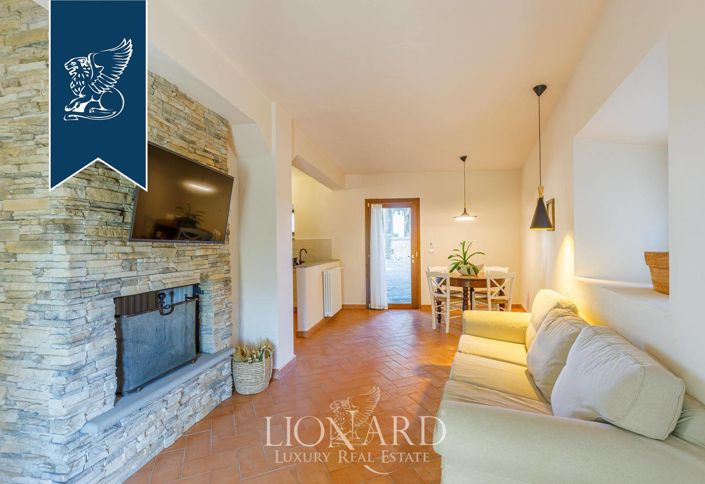 Image No.16-12 Bed Farmhouse for sale