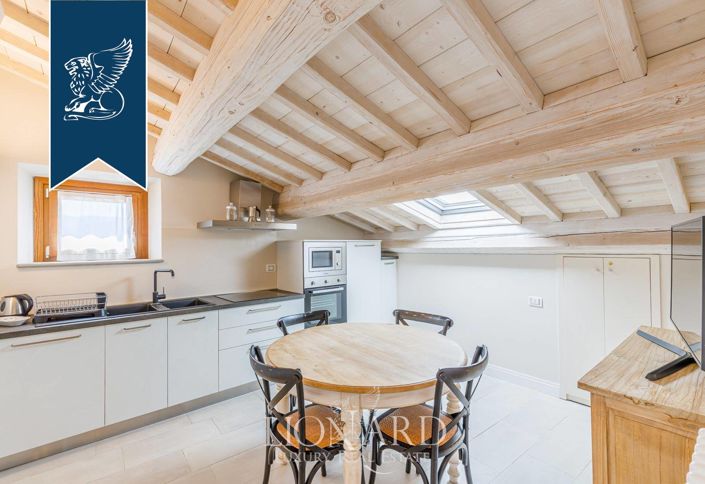 Image No.17-12 Bed Farmhouse for sale