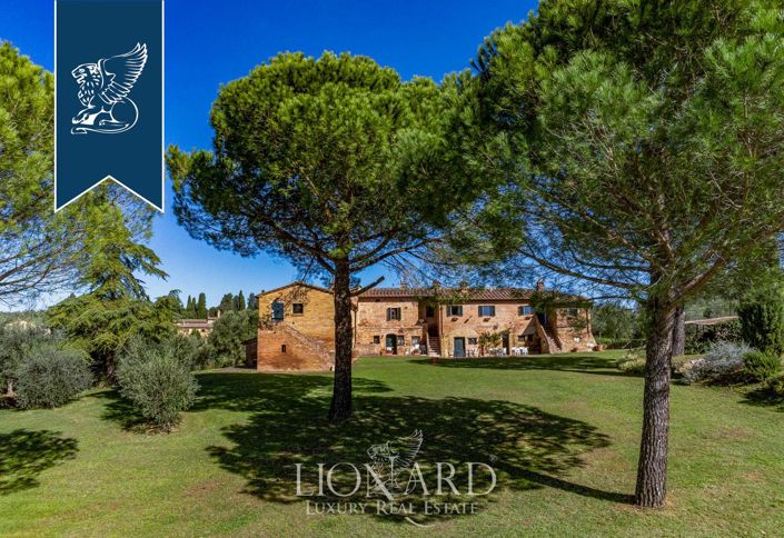 Image No.17-7 Bed Farmhouse for sale