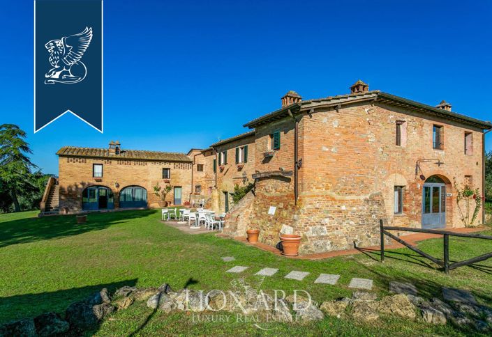 Image No.9-7 Bed Farmhouse for sale