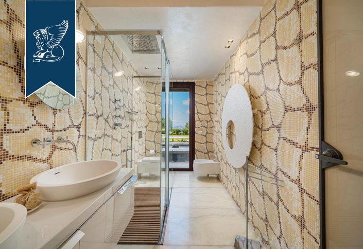 Image No.47-14 Bed Villa for sale