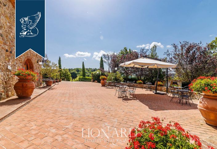 Image No.21-33 Bed Farmhouse for sale