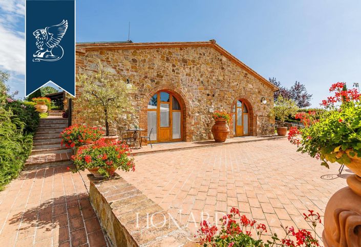 Image No.22-33 Bed Farmhouse for sale