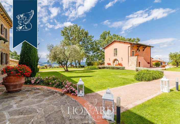 Image No.25-33 Bed Farmhouse for sale