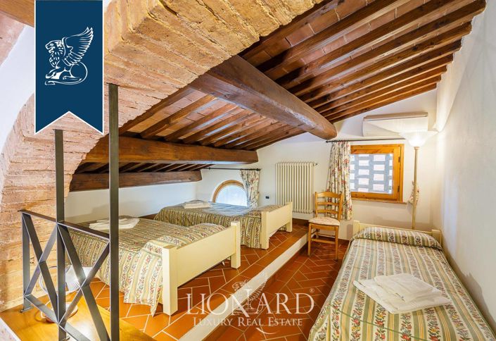 Image No.45-33 Bed Farmhouse for sale