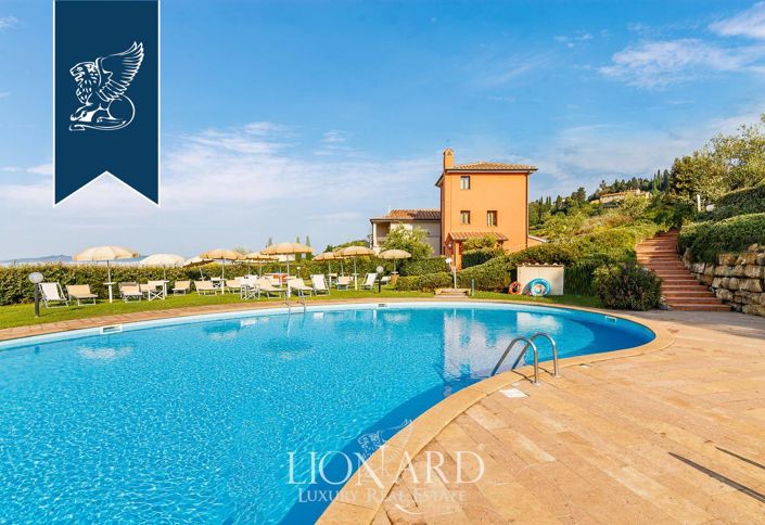 Image No.5-33 Bed Farmhouse for sale