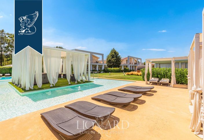 Image No.16-10 Bed Hotel for sale