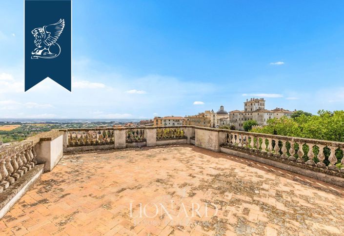 Image No.10-8 Bed Villa for sale