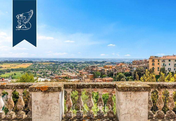 Image No.11-8 Bed Villa for sale