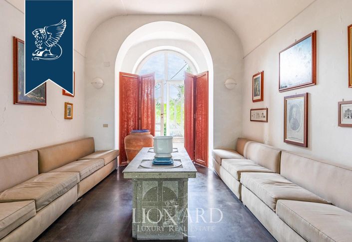 Image No.12-8 Bed Villa for sale