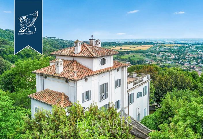 Image No.2-8 Bed Villa for sale