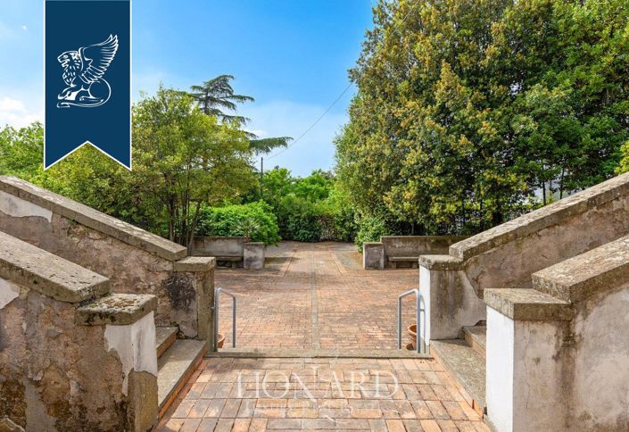 Image No.8-8 Bed Villa for sale