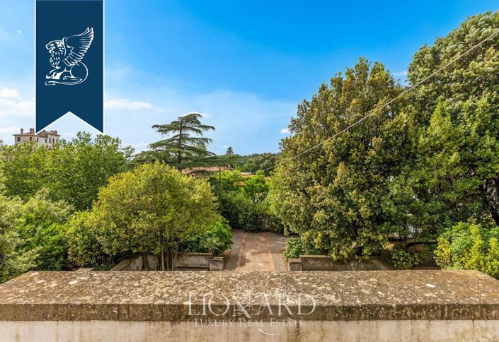 Image No.9-8 Bed Villa for sale