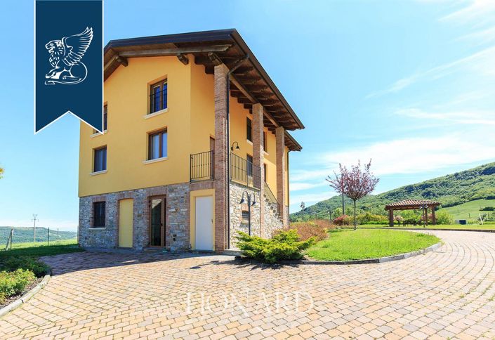 Image No.12-14 Bed Farmhouse for sale