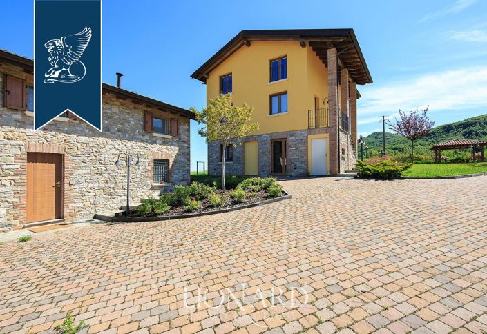 Image No.13-14 Bed Farmhouse for sale