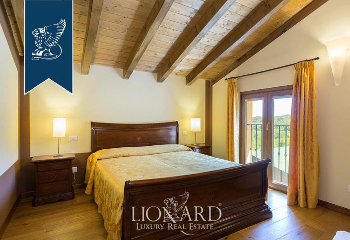 Image No.29-14 Bed Farmhouse for sale