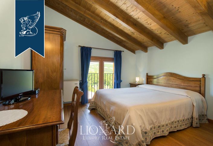 Image No.32-14 Bed Farmhouse for sale