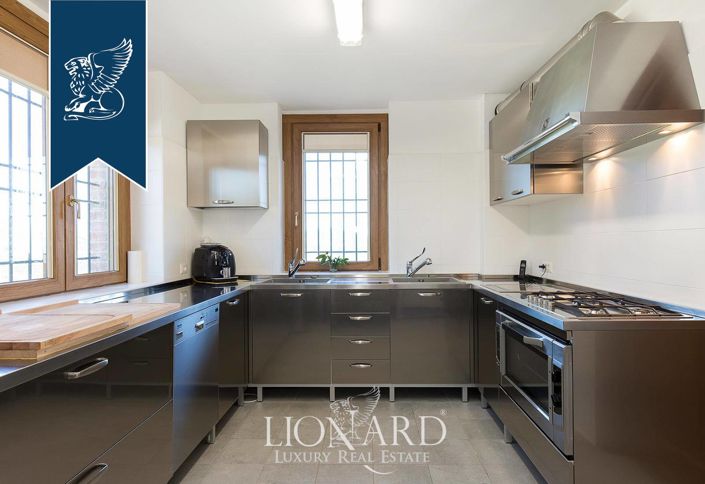 Image No.40-14 Bed Farmhouse for sale