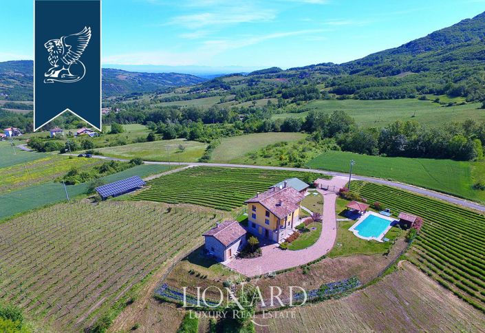 Image No.43-14 Bed Farmhouse for sale