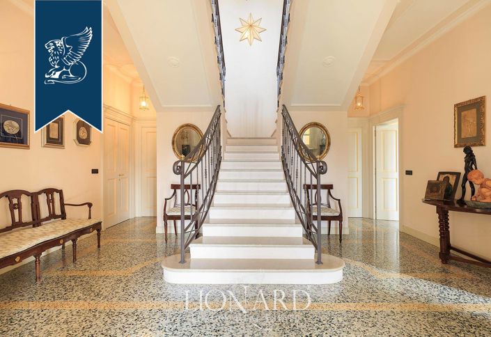 Image No.18-8 Bed Villa for sale