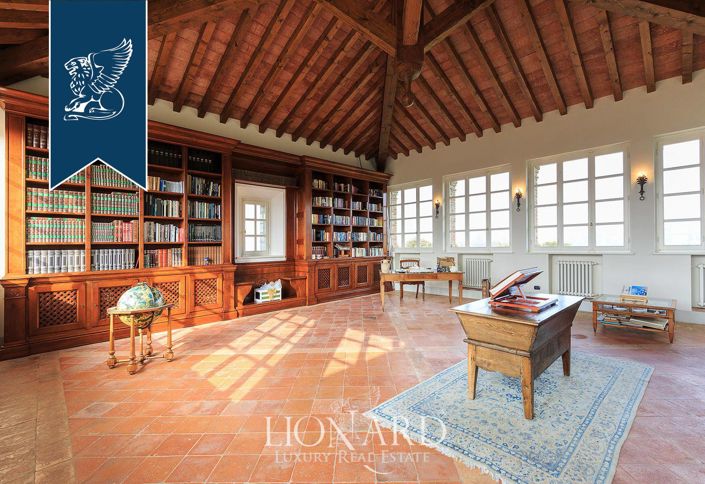 Image No.22-8 Bed Villa for sale