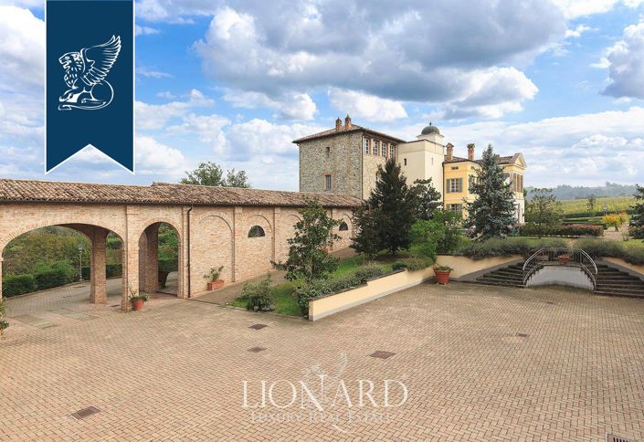 Image No.30-8 Bed Villa for sale