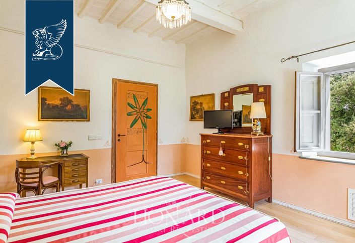 Image No.48-15 Bed Villa for sale