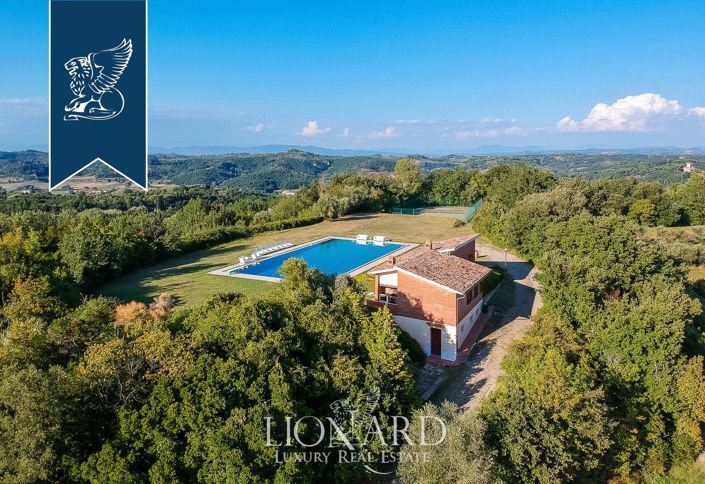 Image No.11-9 Bed Country House for sale