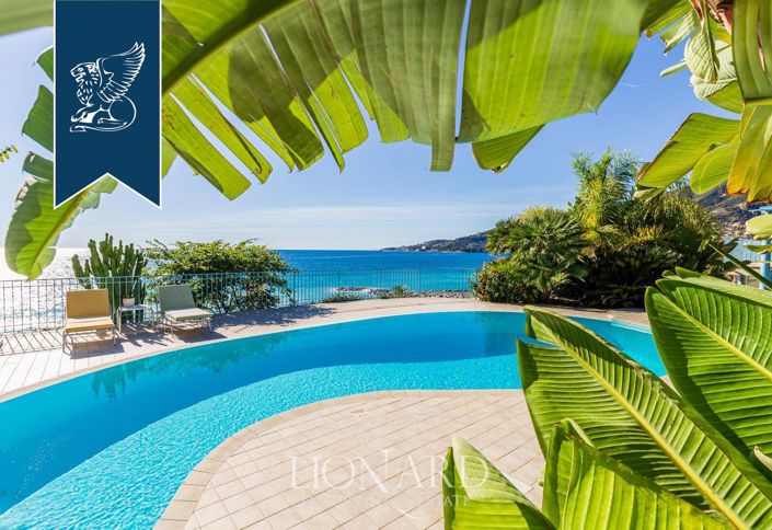 Image No.10-8 Bed Villa for sale