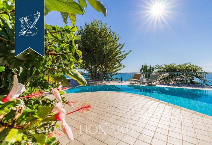 Image No.11-8 Bed Villa for sale