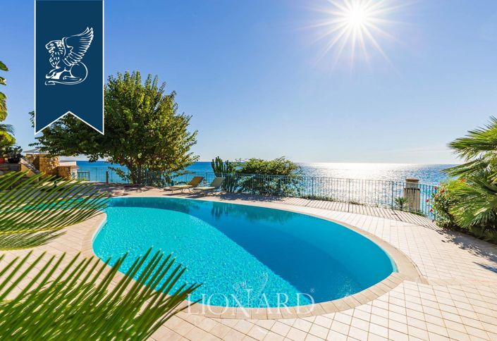 Image No.13-8 Bed Villa for sale