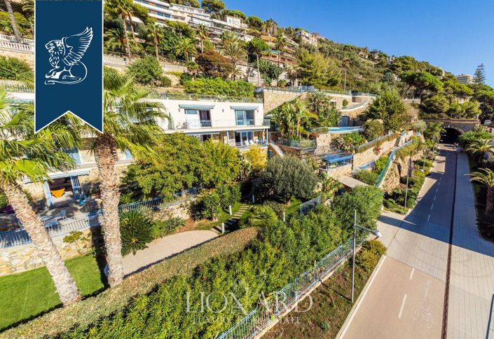 Image No.2-8 Bed Villa for sale