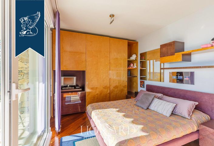 Image No.52-8 Bed Villa for sale