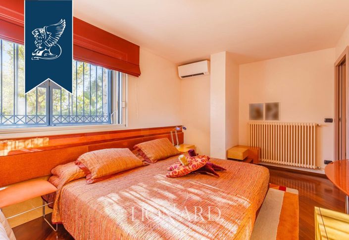 Image No.57-8 Bed Villa for sale