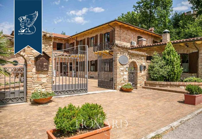 Image No.16-20 Bed Farmhouse for sale