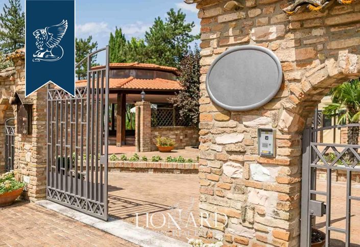 Image No.19-20 Bed Farmhouse for sale