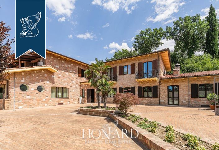 Image No.20-20 Bed Farmhouse for sale