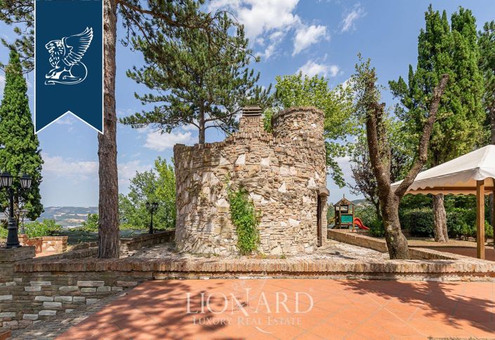 Image No.24-20 Bed Farmhouse for sale