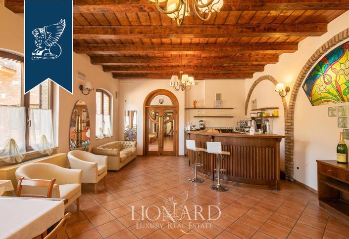 Image No.31-20 Bed Farmhouse for sale