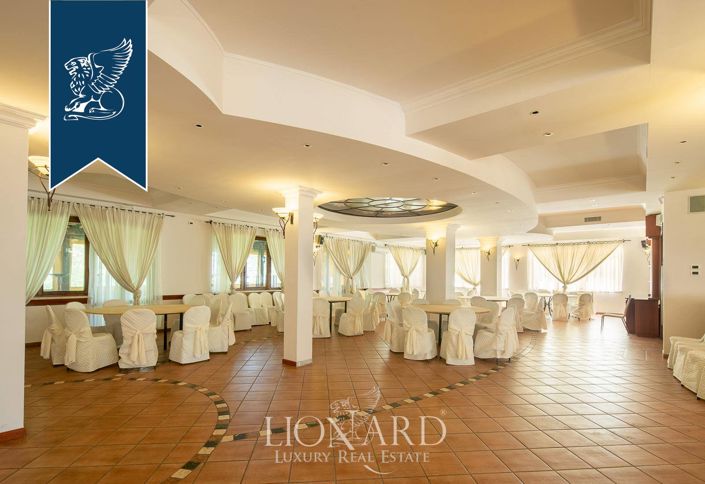 Image No.33-20 Bed Farmhouse for sale