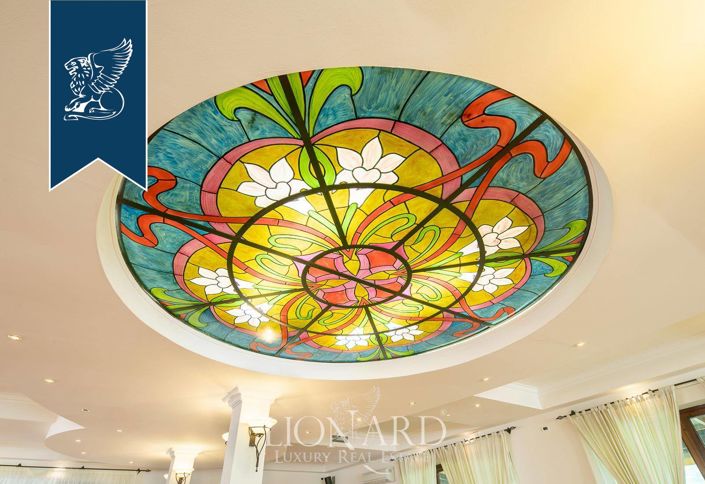 Image No.35-20 Bed Farmhouse for sale