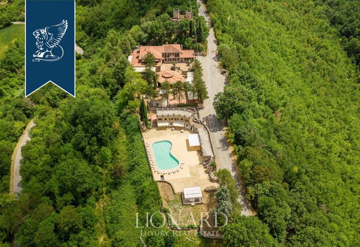 Image No.4-20 Bed Farmhouse for sale