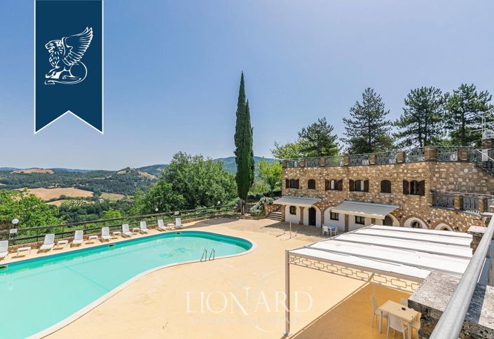 Image No.7-20 Bed Farmhouse for sale