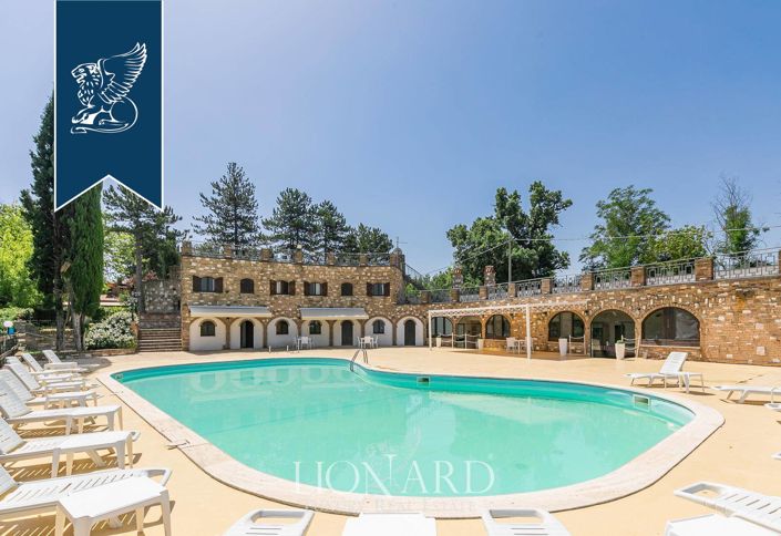 Image No.8-20 Bed Farmhouse for sale