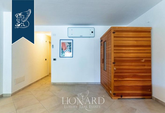 Image No.20-8 Bed Villa for sale