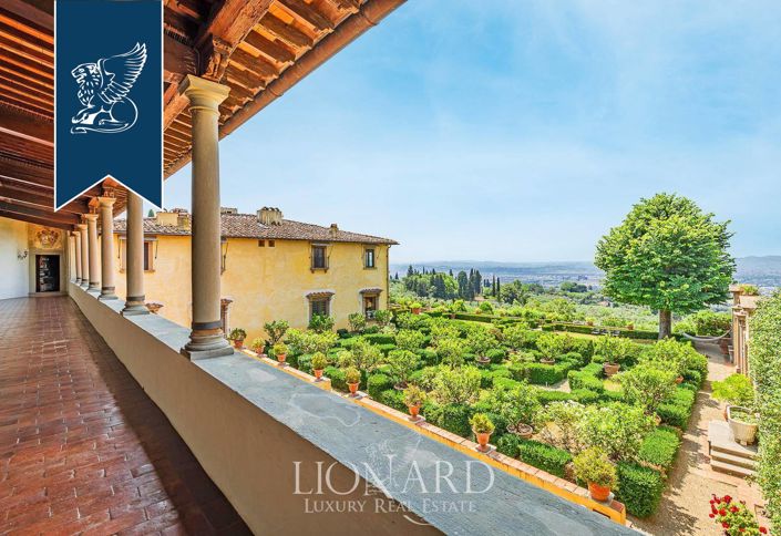 Image No.1-9 Bed Villa for sale