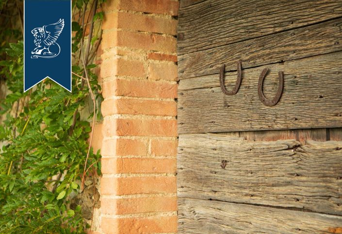 Image No.15-6 Bed Farmhouse for sale